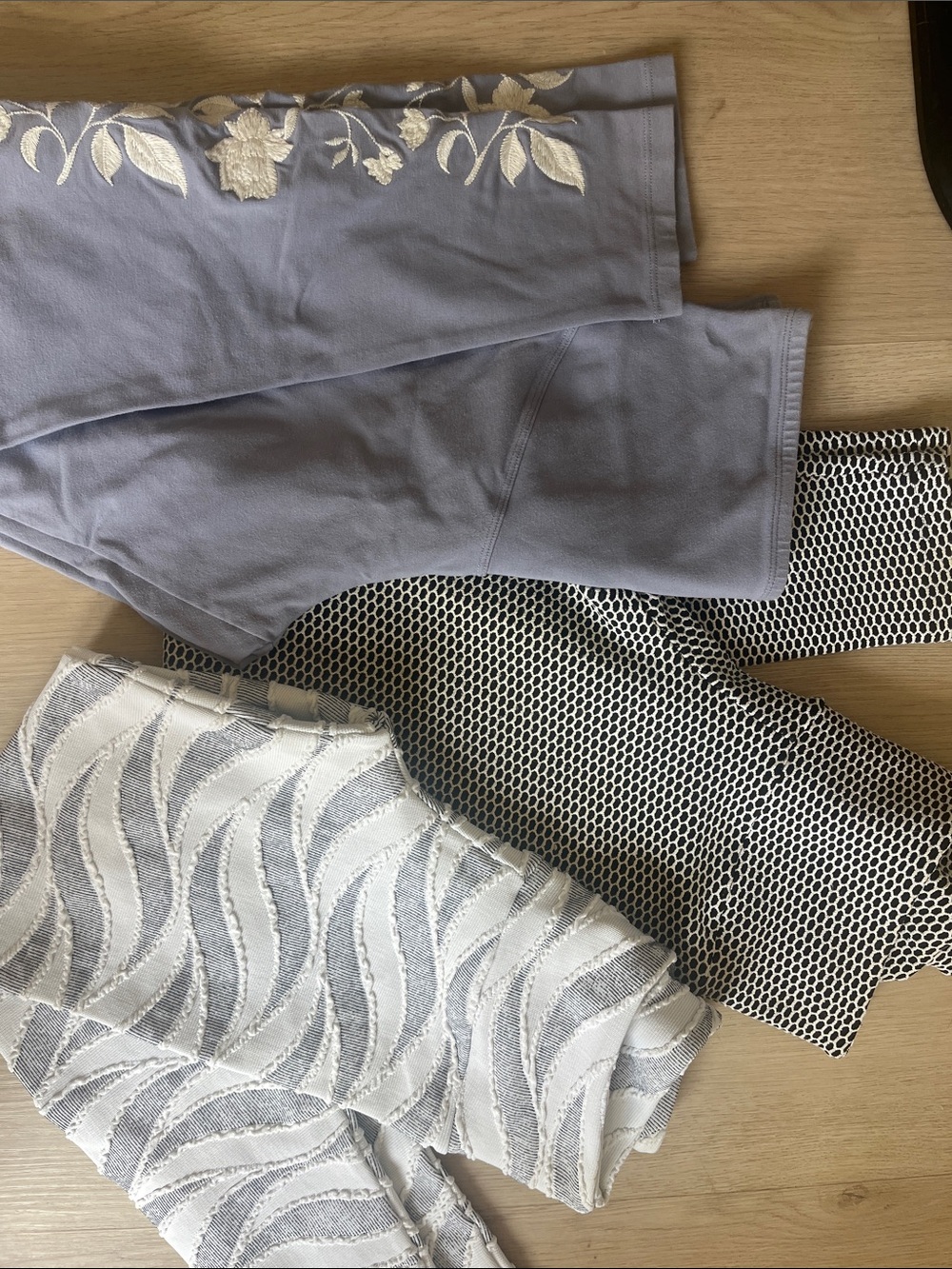 Women's leggings bundle 2 CM fashion moda and one yummie legging